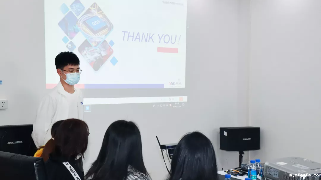 相关负责人对他们提出的问题逐一进行了解答