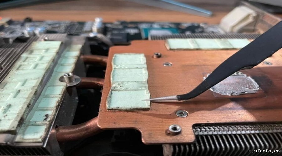 更换显卡GPU导热垫的方法