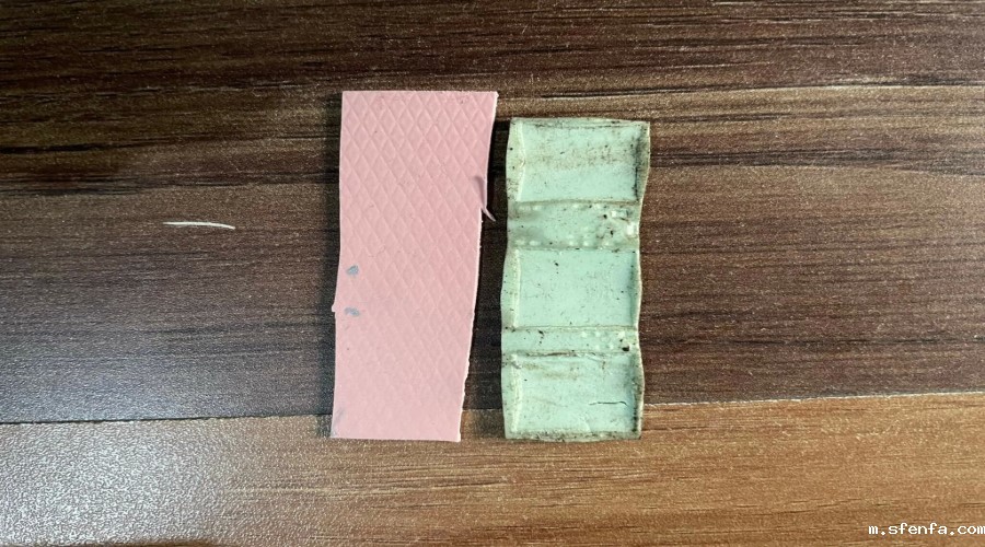 剪下新的导热垫