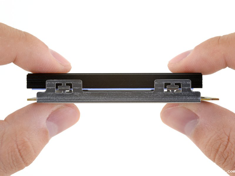 散热器压入散热器托盘