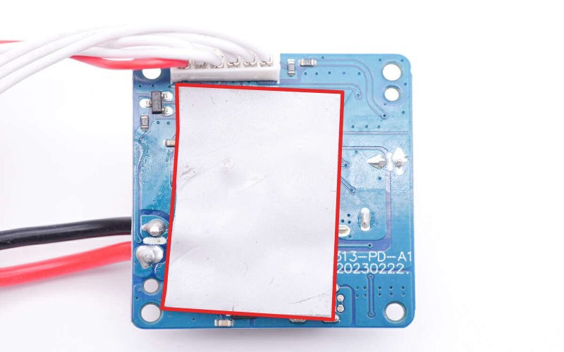 快充模块背面的导热硅胶片