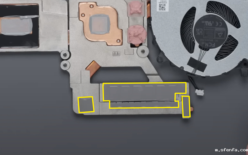 南桥及供电部分的导热硅胶片