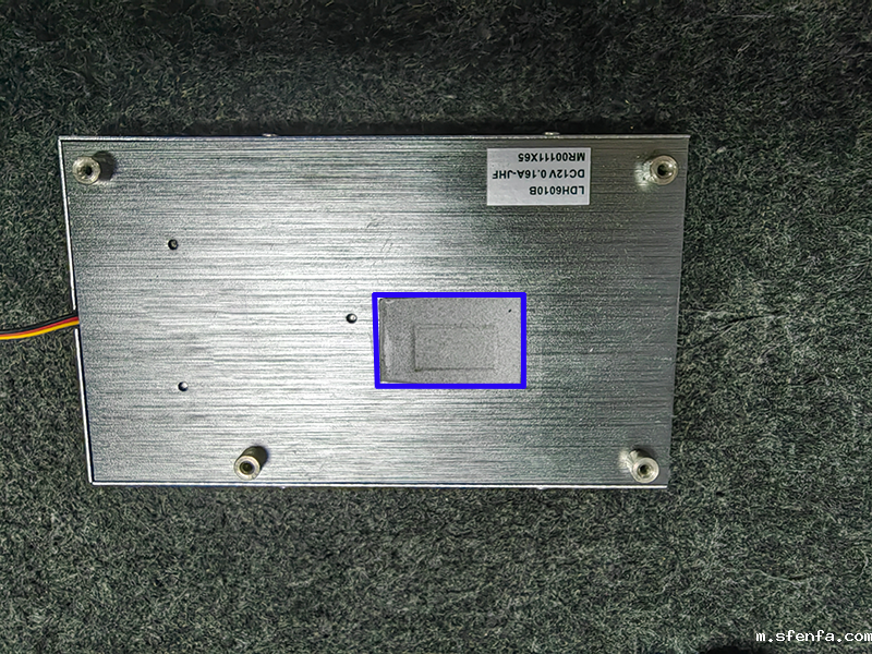 导热硅胶片贴在散热器上