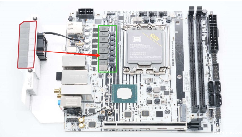 CPU供电散热片上导热硅胶片位置