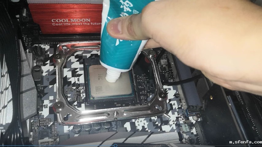 CPU导热硅脂用牙膏替代