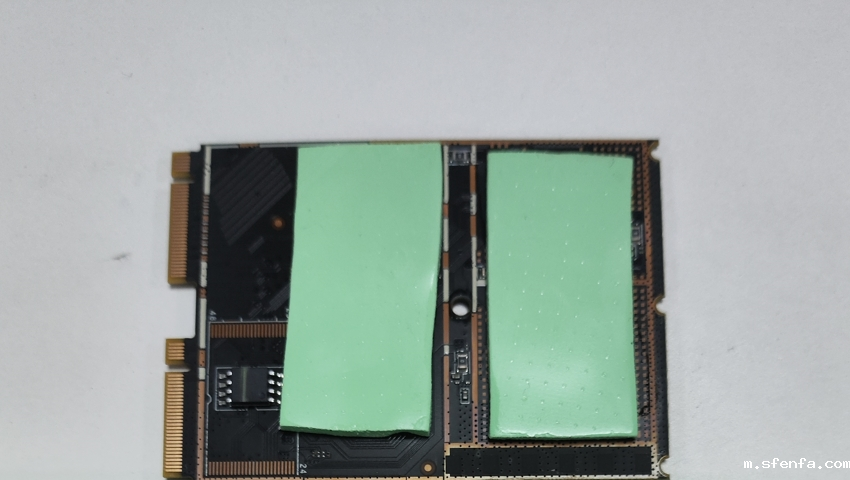 无线AP主模块上的导热硅胶片