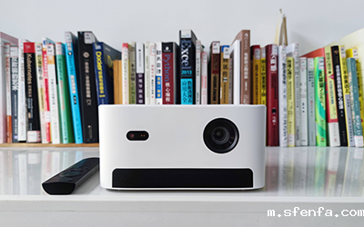 智能投影仪导热硅胶片应用案例 